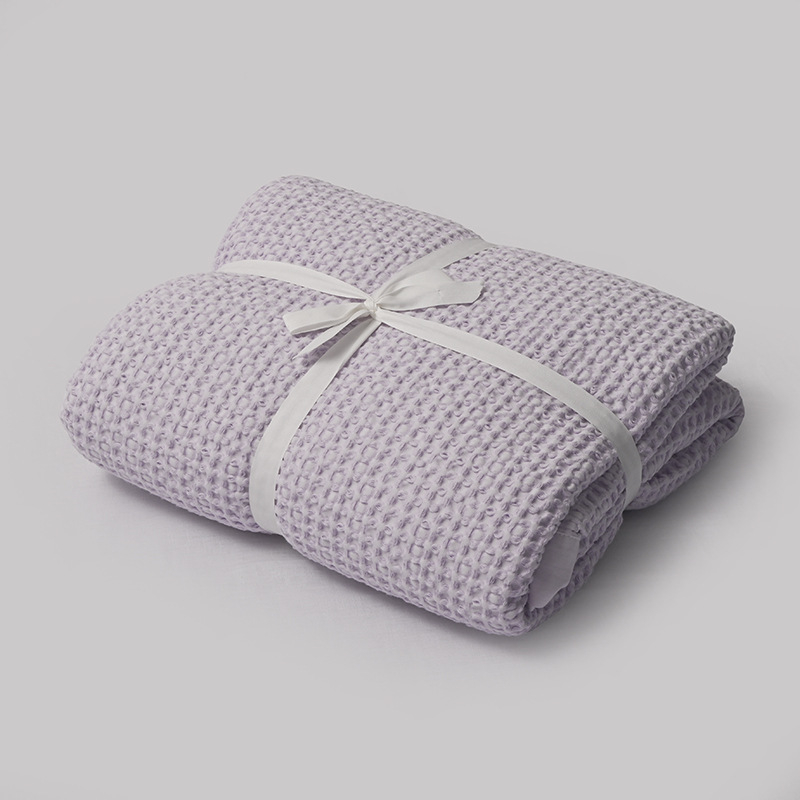 Памучно вафлено одеяло с широк кант, скандинавски стил, едноцветно, тегло 300–499 г.