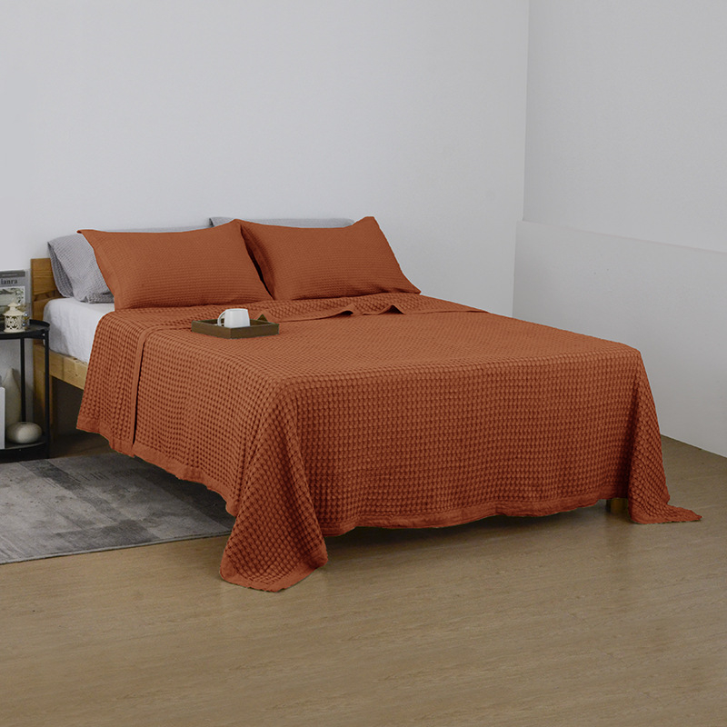 Памучно вафлено одеяло с широк кант, скандинавски стил, едноцветно, тегло 300–499 г.