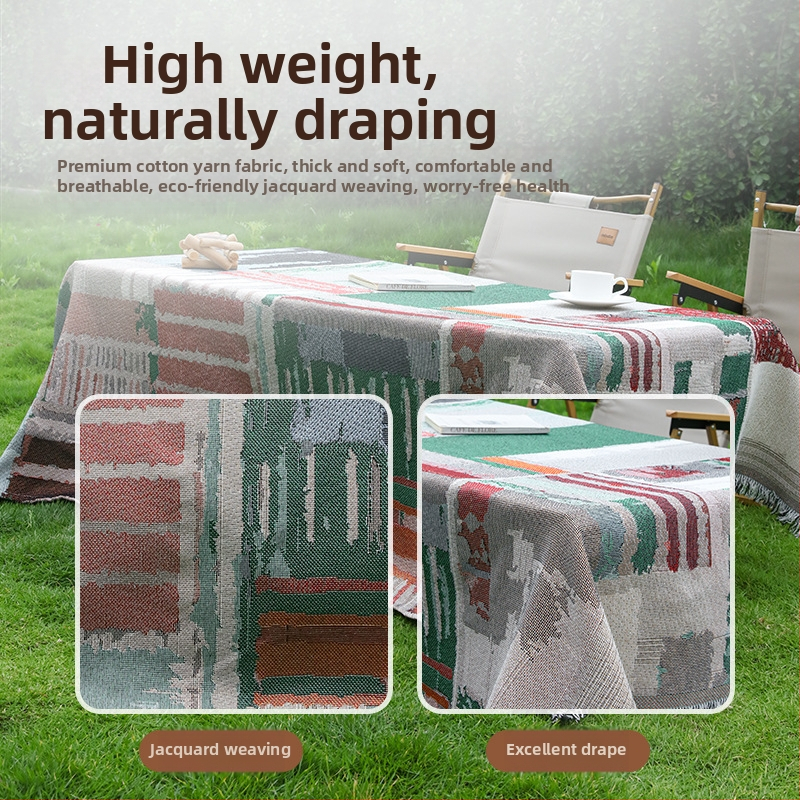 Гоблен за стена и шал за дивана — полиестер, машинно тъкана, основен състав 71–80% полиестер, вторичен 20%, модел карикатура/аниме