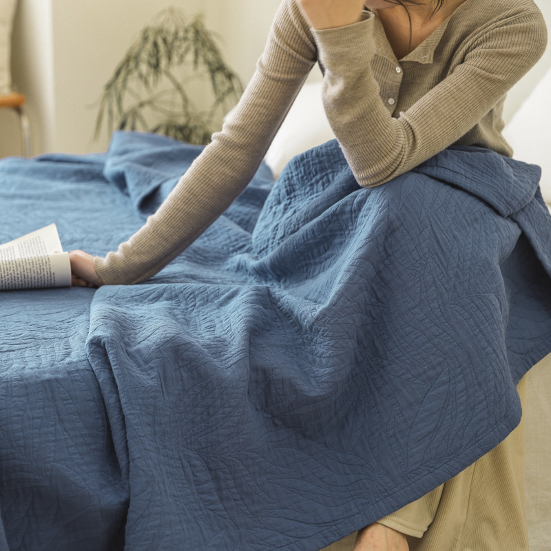 Лятно памучно одеяло - едноцветно, опростен и модерен стил, тип одеяла: друго, материал на тъканта: друго