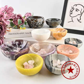 Geomeetriline kristallist säilituskauss, poleeritud looduslikud kristallid, moodsalt minimalistlik disain, demagnetiseerimise puhastus