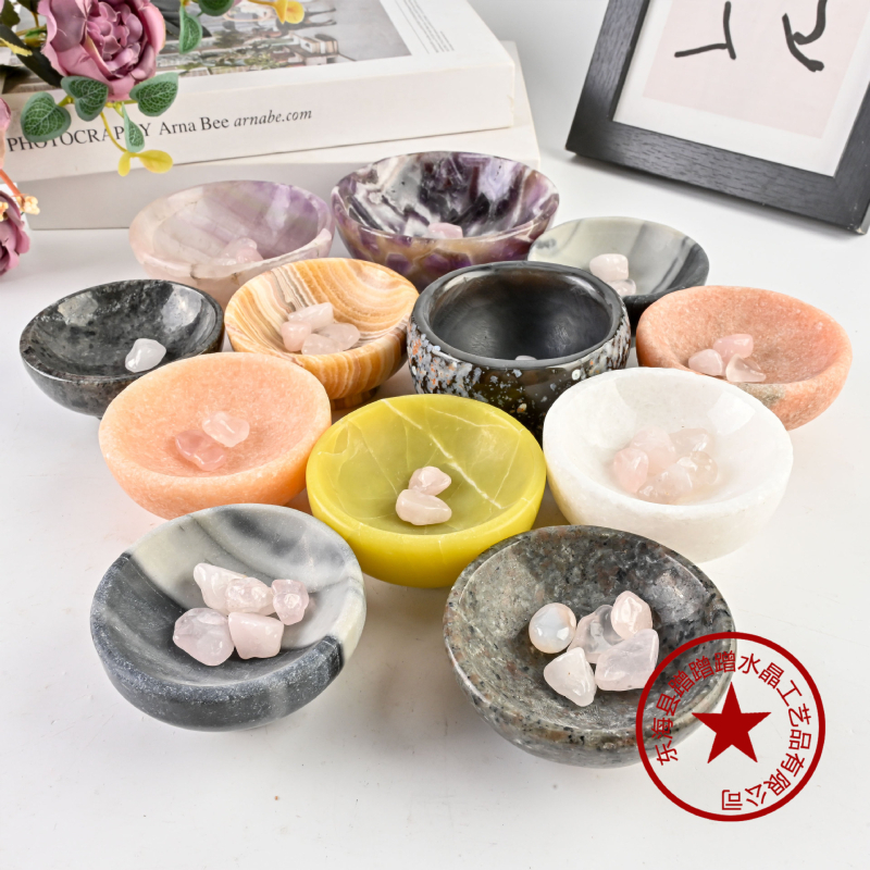 Geomeetriline kristallist säilituskauss, poleeritud looduslikud kristallid, moodsalt minimalistlik disain, demagnetiseerimise puhastus