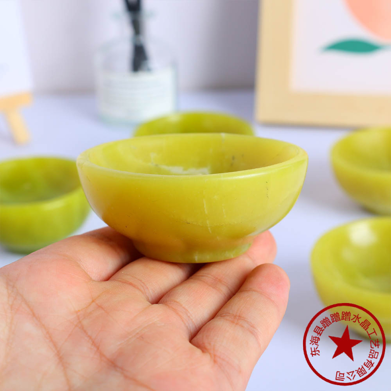 Geomeetriline kristallist säilituskauss, poleeritud looduslikud kristallid, moodsalt minimalistlik disain, demagnetiseerimise puhastus