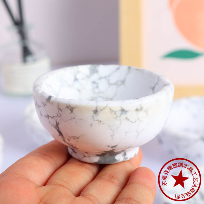 Geomeetriline kristallist säilituskauss, poleeritud looduslikud kristallid, moodsalt minimalistlik disain, demagnetiseerimise puhastus