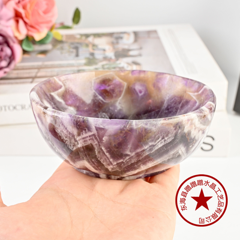 Geomeetriline kristallist säilituskauss, poleeritud looduslikud kristallid, moodsalt minimalistlik disain, demagnetiseerimise puhastus