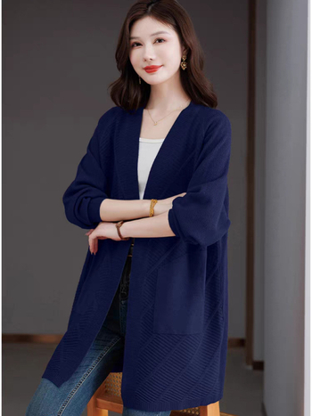 Kardigāna stila adījums ar V kaklu, garas piedurknes, vidēja garuma, audums Andy velvet ar polyesteru