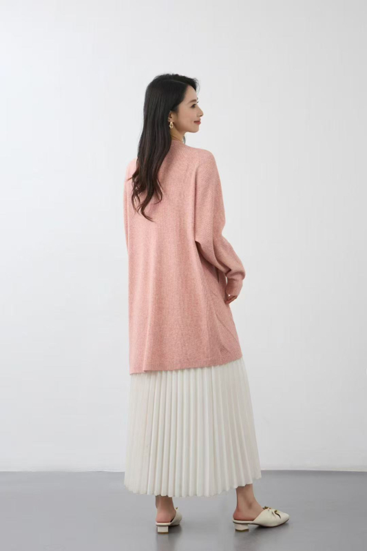 Kardigāna stila adījums ar V kaklu, garas piedurknes, vidēja garuma, audums Andy velvet ar polyesteru