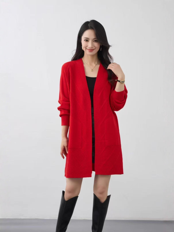 Kardigāna stila adījums ar V kaklu, garas piedurknes, vidēja garuma, audums Andy velvet ar polyesteru