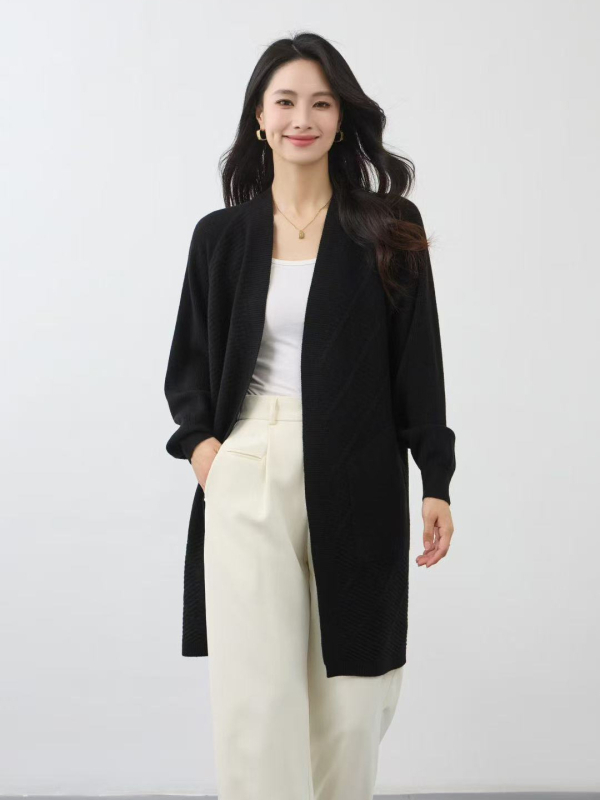 Kardigāna stila adījums ar V kaklu, garas piedurknes, vidēja garuma, audums Andy velvet ar polyesteru