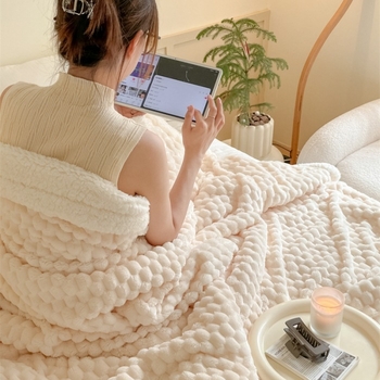 Ćebe od coral fleece s mliječno-velurom, za kauč, 220 g/m², jedinstven uzorak, jednostavan stil, proljeće i jesen