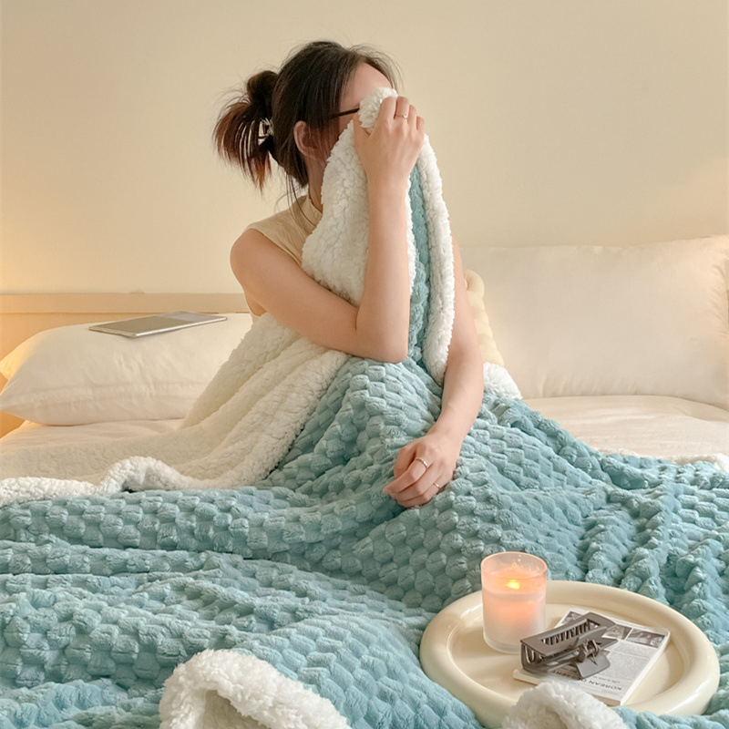 Ćebe od coral fleece s mliječno-velurom, za kauč, 220 g/m², jedinstven uzorak, jednostavan stil, proljeće i jesen