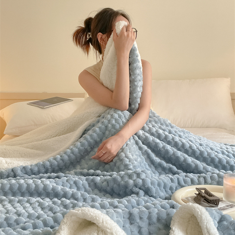 Ćebe od coral fleece s mliječno-velurom, za kauč, 220 g/m², jedinstven uzorak, jednostavan stil, proljeće i jesen