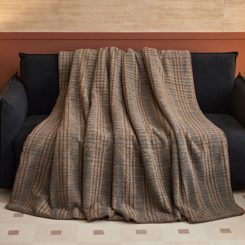 Зимно одеяло от млечен велур, с райета, полиестер, 250 г/м², свиване 2–3%, устойчивост на цвета 4