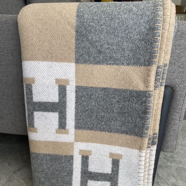 Вълнено кашмирено одеяло, геометричен модел, 800–1000 г, персонализируемо