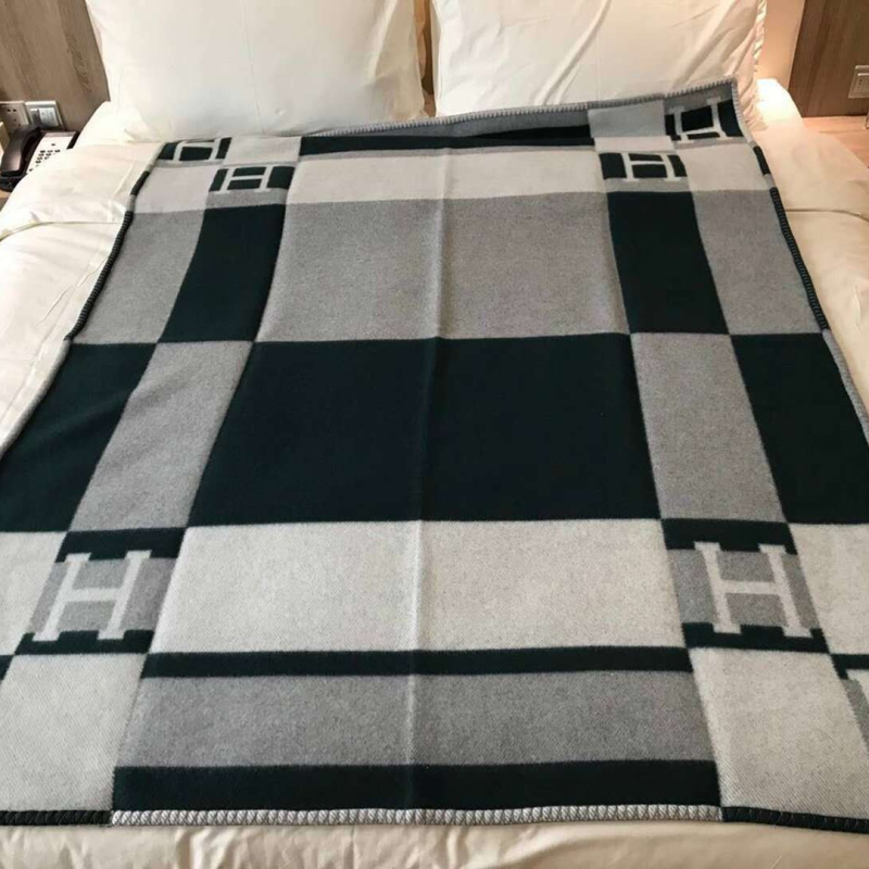 Вълнено кашмирено одеяло, геометричен модел, 800–1000 г, персонализируемо