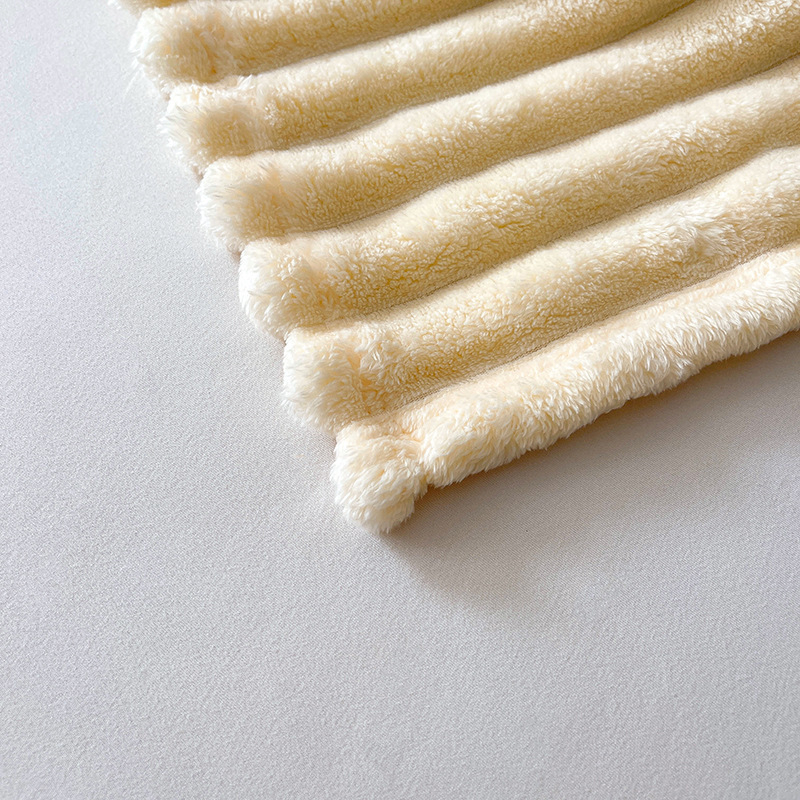 Одеяло от коралов велур със еднотонен модел, за пролетно-есенно ползване; персонализация; тегло под 300 g; свиване 2–3%; устойчивост на цвета 4