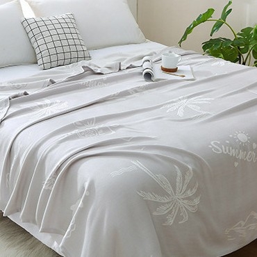 Bambuko pluošto pledas, dryžuotas raštas, vasara, šiuolaikiškas minimalistinis stilius