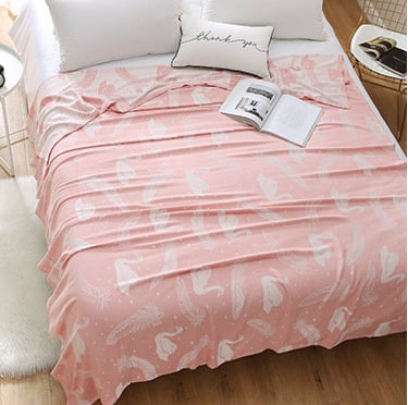 Bambuko pluošto pledas, dryžuotas raštas, vasara, šiuolaikiškas minimalistinis stilius