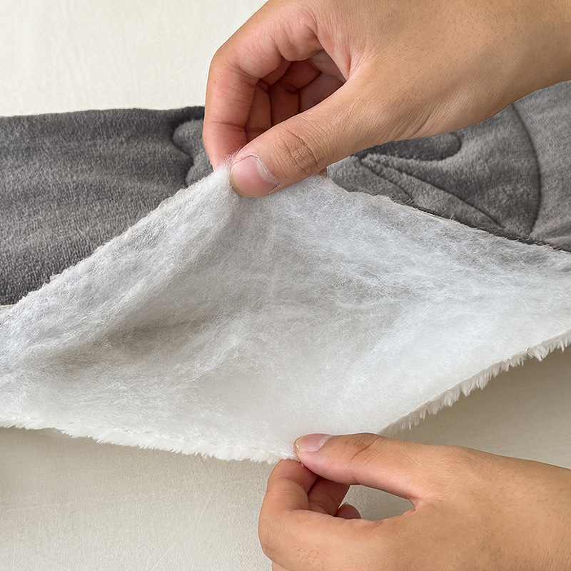 Trostruka prešivana deka od arktičkog velura s koralnim fleece materijalom, debela; višenamjenska za bebe i odmor u uredu; dimenzije 160×200–220 cm; svijetlosiva.
