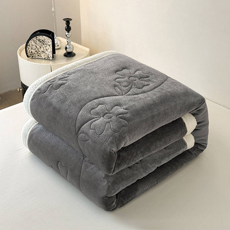 Trostruka prešivana deka od arktičkog velura s koralnim fleece materijalom, debela; višenamjenska za bebe i odmor u uredu; dimenzije 160×200–220 cm; svijetlosiva.