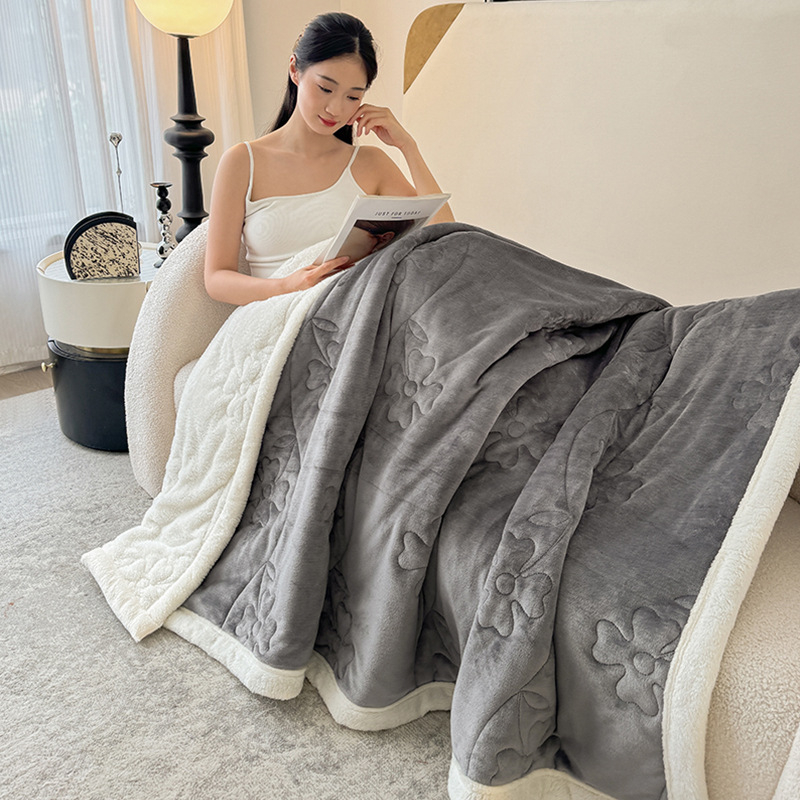 Trostruka prešivana deka od arktičkog velura s koralnim fleece materijalom, debela; višenamjenska za bebe i odmor u uredu; dimenzije 160×200–220 cm; svijetlosiva.