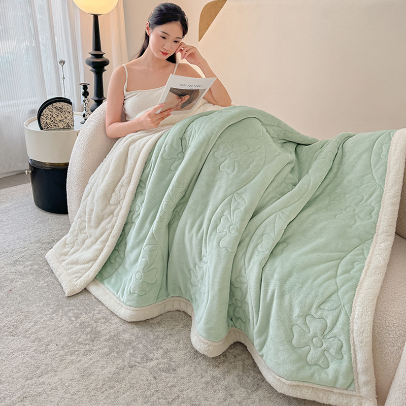 Trostruka prešivana deka od arktičkog velura s koralnim fleece materijalom, debela; višenamjenska za bebe i odmor u uredu; dimenzije 160×200–220 cm; svijetlosiva.