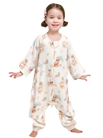 Guļammaiss zīdaiņiem 1–3 gadi: antibakteriāls materiāls no bambusa un kokvilnas gazes auduma, pildījums 100% kokvilna, atdalītas kājas, rāvējslēdzējs nālons