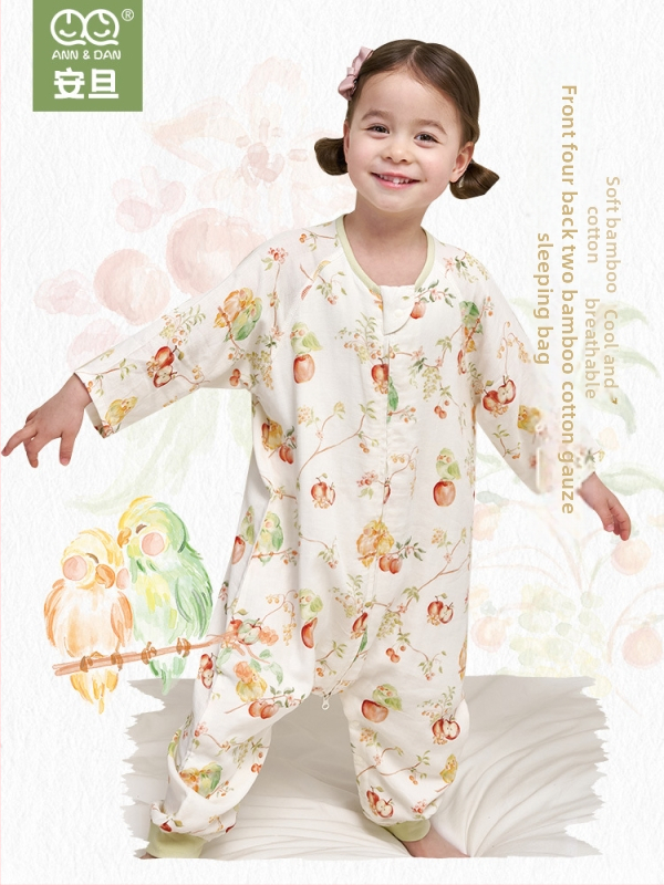 Guļammaiss zīdaiņiem 1–3 gadi: antibakteriāls materiāls no bambusa un kokvilnas gazes auduma, pildījums 100% kokvilna, atdalītas kājas, rāvējslēdzējs nālons