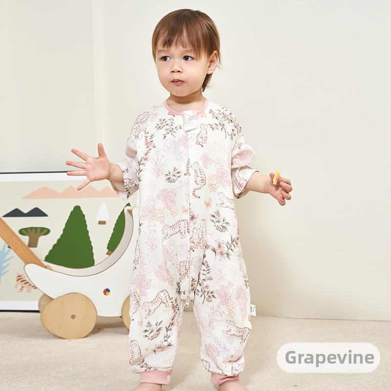 Guļammaiss zīdaiņiem 1–3 gadi: antibakteriāls materiāls no bambusa un kokvilnas gazes auduma, pildījums 100% kokvilna, atdalītas kājas, rāvējslēdzējs nālons