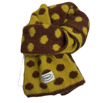 Šal s točkicama u polka dot uzorku, tkan warp knitting, od imitacijske vune, sadrži 71–80% poliestera i 11–20% viskoze, održava toplinu zimi