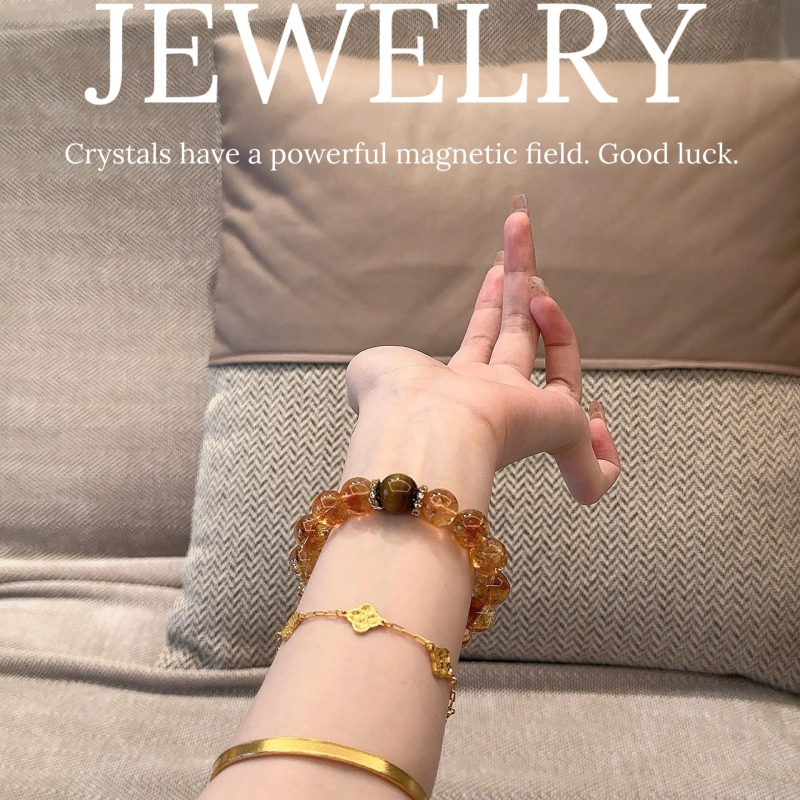 Narukvica - Ručno izrađena s krznenom zeca i kristalnim perlicama, geometrijski oblik, unisex, originalni dizajn