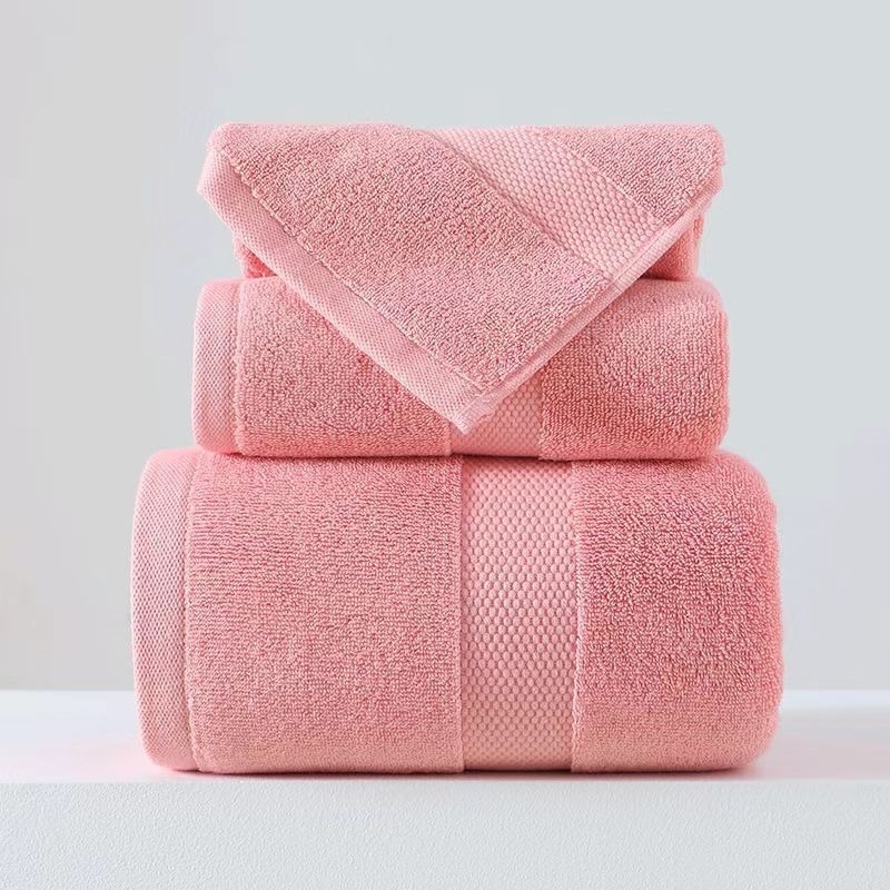 100% kokvilnas dvielis vannas un sejas lietošanai, 440 g/m², 32s diegs, Siro spun tehnoloģija, mīksts, bez šķiedrām, logotipa izšuvums iespējams