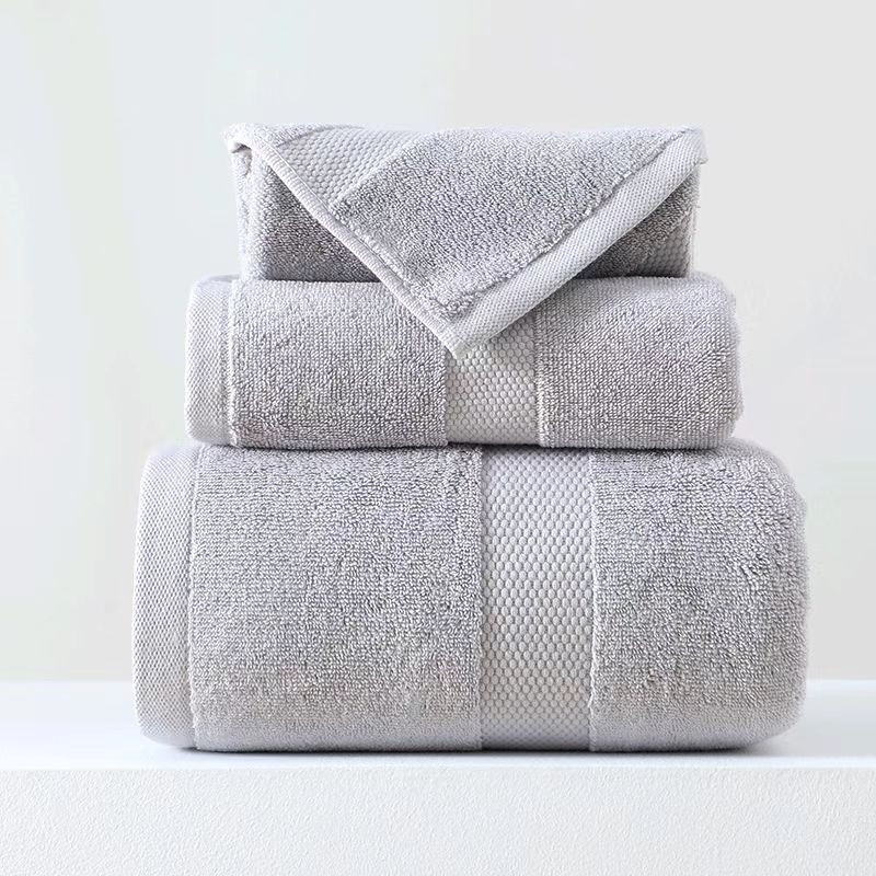 100% kokvilnas dvielis vannas un sejas lietošanai, 440 g/m², 32s diegs, Siro spun tehnoloģija, mīksts, bez šķiedrām, logotipa izšuvums iespējams