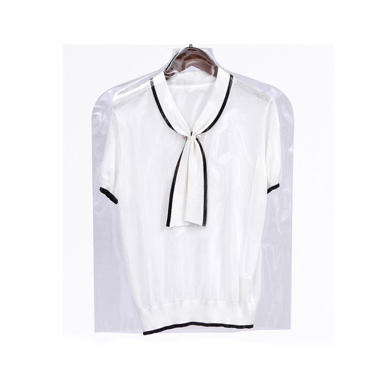 Läbipaistev plastmassist riidekaitseümbris, tolmu- ja niiskuskindel, moodne minimalistlik stiil