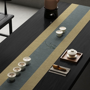 Stolnjak, poliesterski materijal, kvadratnog oblika, kineski stil, uzorak biljaka i cvijeća, otporan na habanje i upija vodu