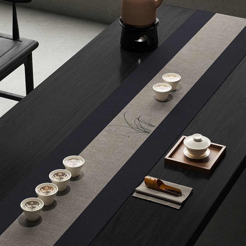 Stolnjak, poliesterski materijal, kvadratnog oblika, kineski stil, uzorak biljaka i cvijeća, otporan na habanje i upija vodu