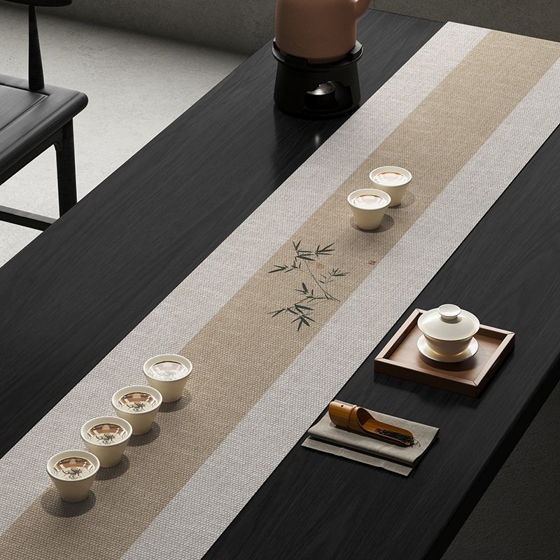 Stolnjak, poliesterski materijal, kvadratnog oblika, kineski stil, uzorak biljaka i cvijeća, otporan na habanje i upija vodu