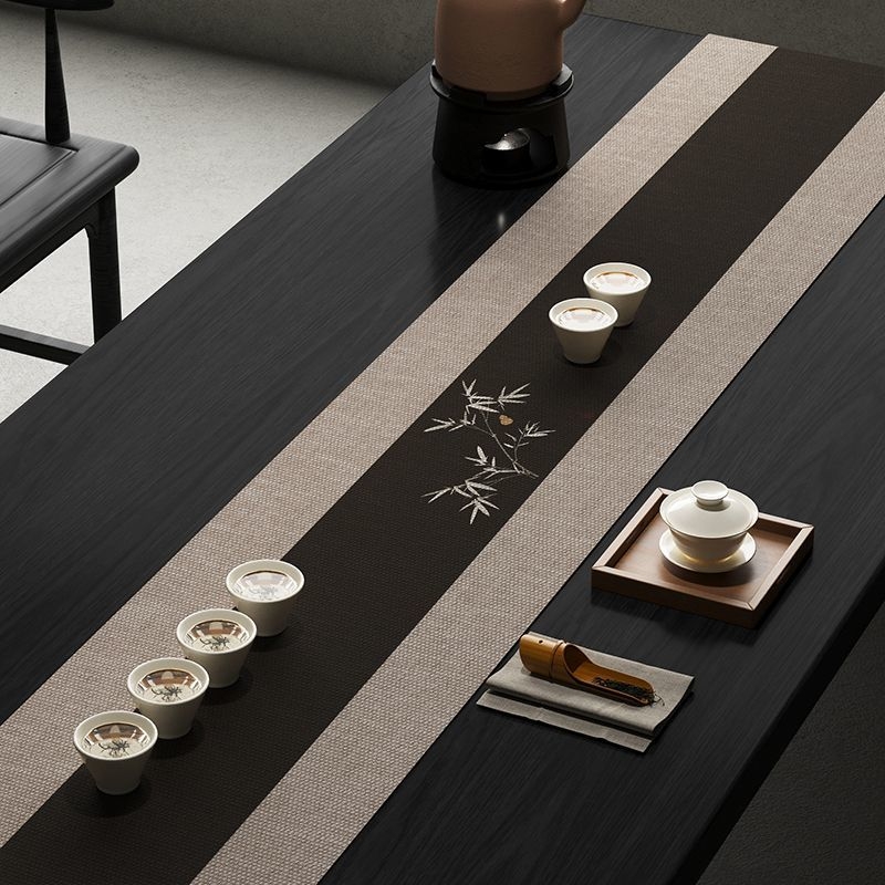 Stolnjak, poliesterski materijal, kvadratnog oblika, kineski stil, uzorak biljaka i cvijeća, otporan na habanje i upija vodu