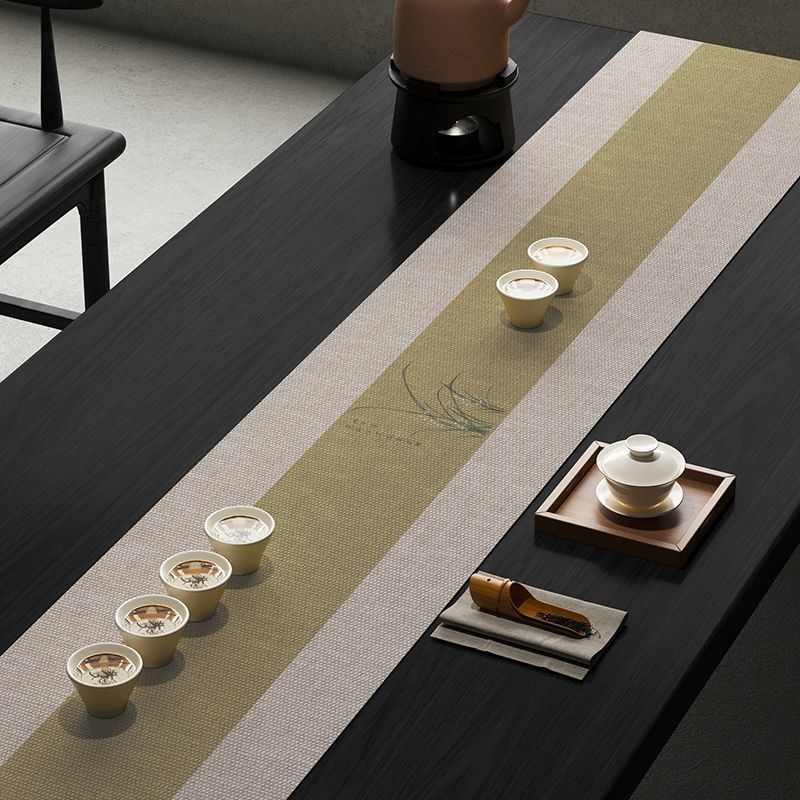 Stolnjak, poliesterski materijal, kvadratnog oblika, kineski stil, uzorak biljaka i cvijeća, otporan na habanje i upija vodu