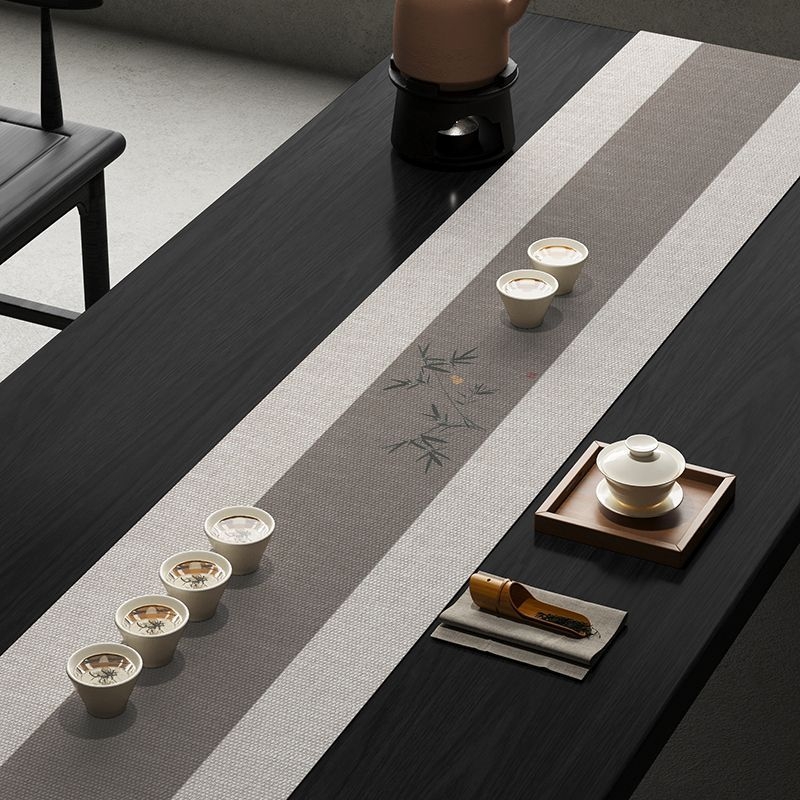 Stolnjak, poliesterski materijal, kvadratnog oblika, kineski stil, uzorak biljaka i cvijeća, otporan na habanje i upija vodu