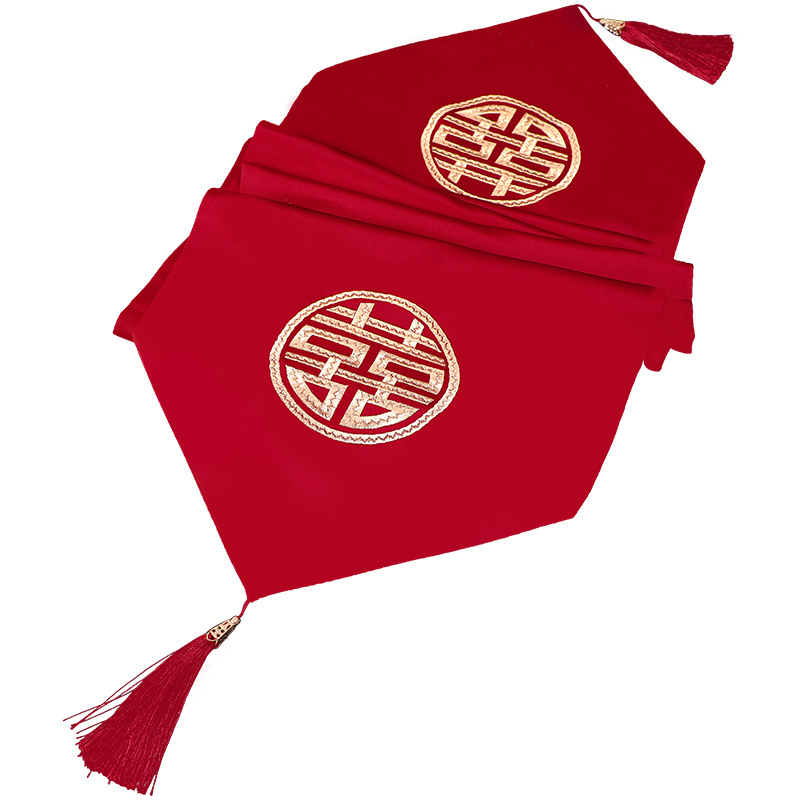 Kāzu galda pārklājs kafijas galdiņam ar pūtīšu izšuvumu dvīņu laimes motīvam, TV skapja pārsegs, iepakots PP somā