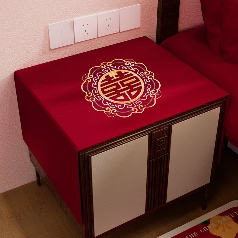 Kāzu galda pārklājs kafijas galdiņam ar pūtīšu izšuvumu dvīņu laimes motīvam, TV skapja pārsegs, iepakots PP somā