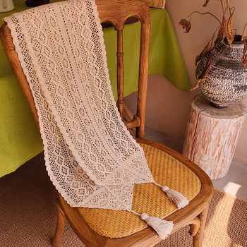 Puuvillast-linane laudlina lillekirjetega, 90% puuvill, 10% polüester, bränd Diai, sobib magamistuppa, tööruumi ja söögitoa jaoks