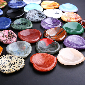 Plaukstas akmens – sirds formas masāžas akmens no rozā kvarca, Nafus, kartona iepakojums