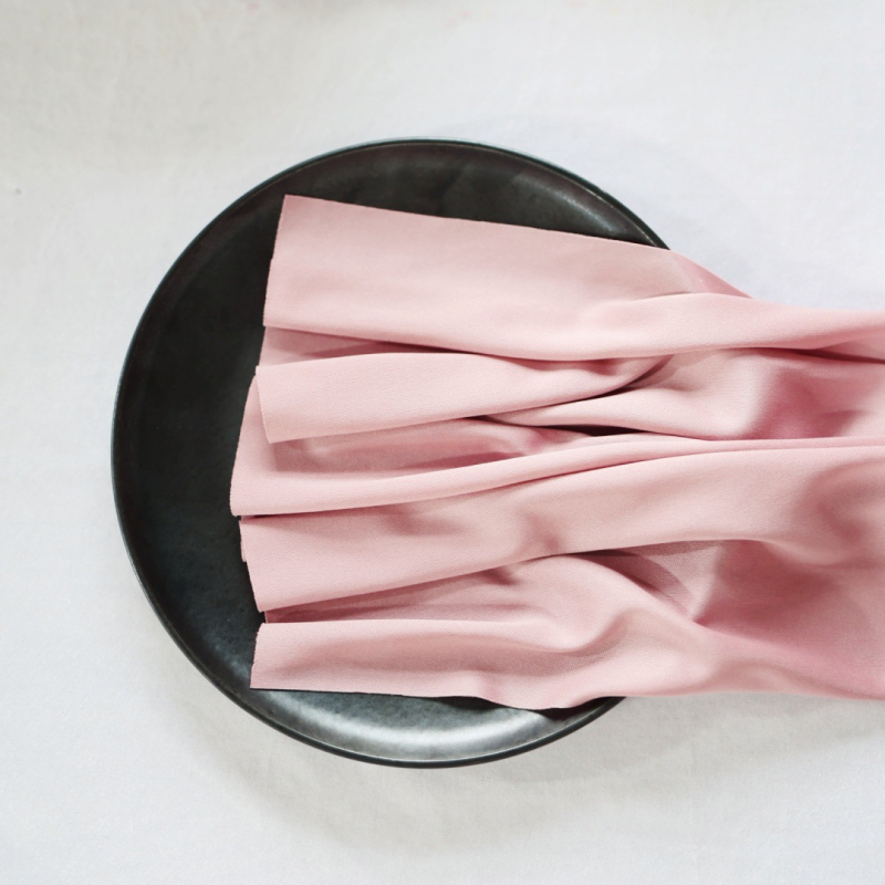 Nordic stiilis laua runner polüestrist, kahekülgne pliiseeritud gazes materjal, 100% polüester, ühtne muster, kohandatav, sobib elutoa, restoranidesse, rõdule ja kaubandusruumidele