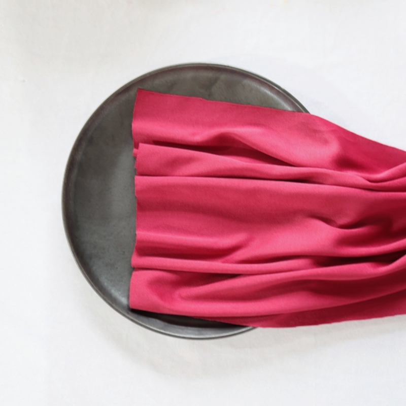 Nordic stiilis laua runner polüestrist, kahekülgne pliiseeritud gazes materjal, 100% polüester, ühtne muster, kohandatav, sobib elutoa, restoranidesse, rõdule ja kaubandusruumidele