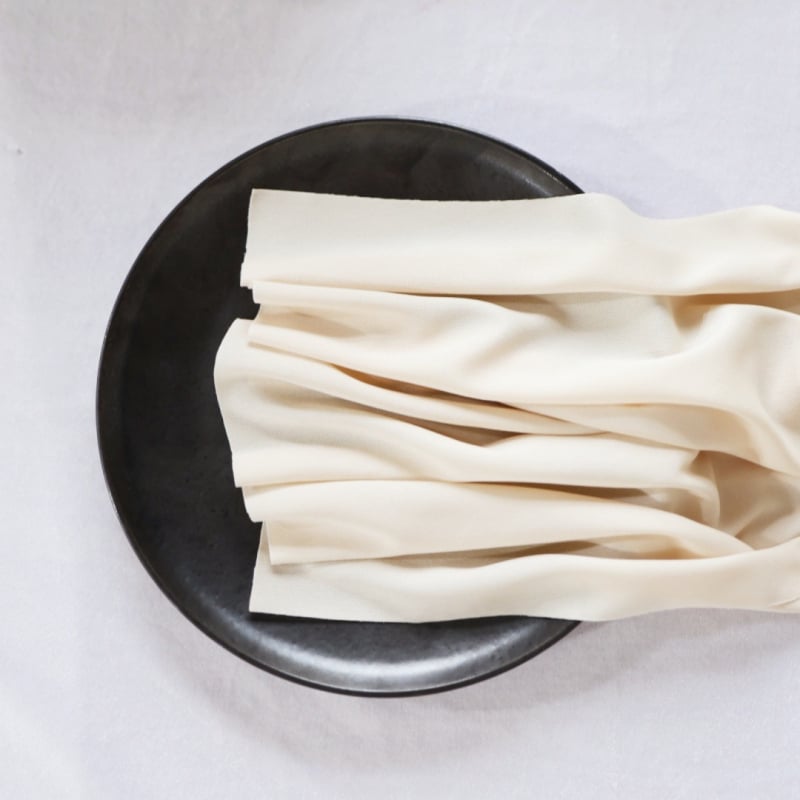 Nordic stiilis laua runner polüestrist, kahekülgne pliiseeritud gazes materjal, 100% polüester, ühtne muster, kohandatav, sobib elutoa, restoranidesse, rõdule ja kaubandusruumidele