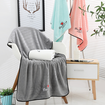 Koral bársony fürdőtörölköző, hímzett és bevarrt szegéllyel, 300-400 g, 150D fonal, testre szabható