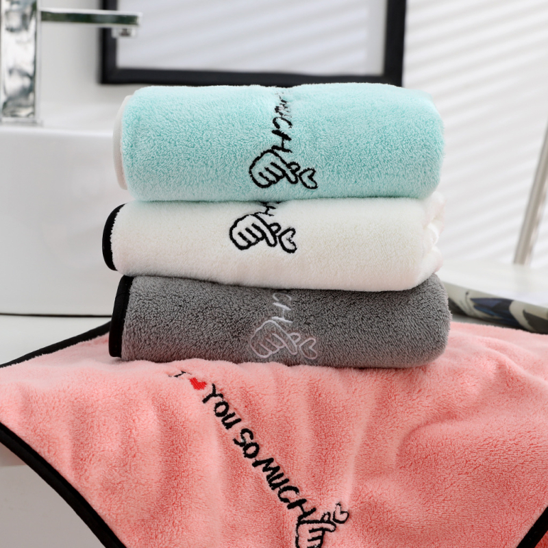 Koral bársony fürdőtörölköző, hímzett és bevarrt szegéllyel, 300-400 g, 150D fonal, testre szabható