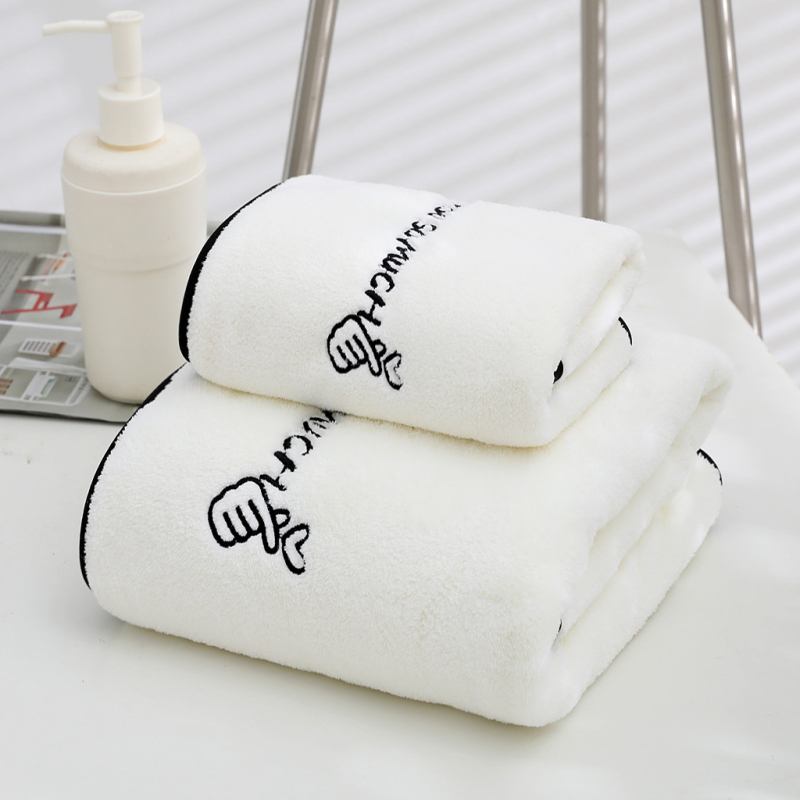 Koral bársony fürdőtörölköző, hímzett és bevarrt szegéllyel, 300-400 g, 150D fonal, testre szabható